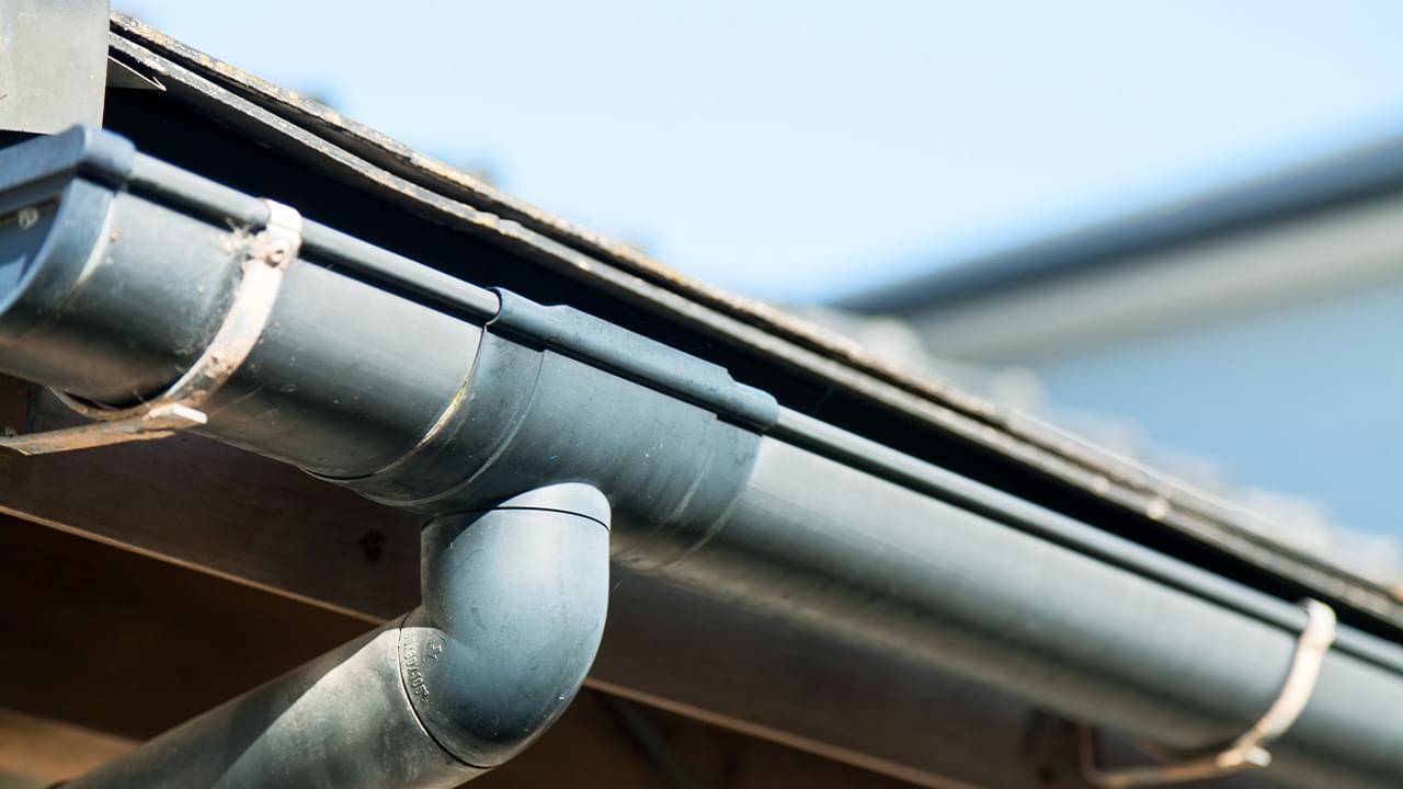 屋根の葺き替え・雨どいの修理
